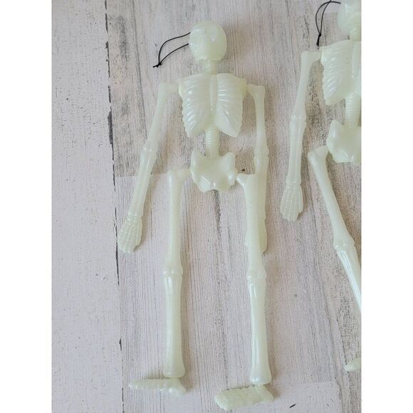Plastic glow in dark hanging skeleton set Halloween prop - Picture 2 of 11